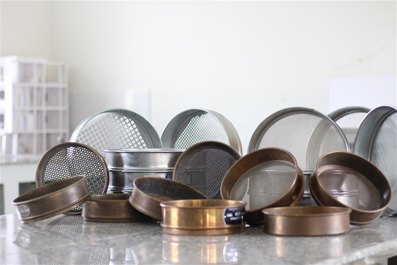 Floor sieve set