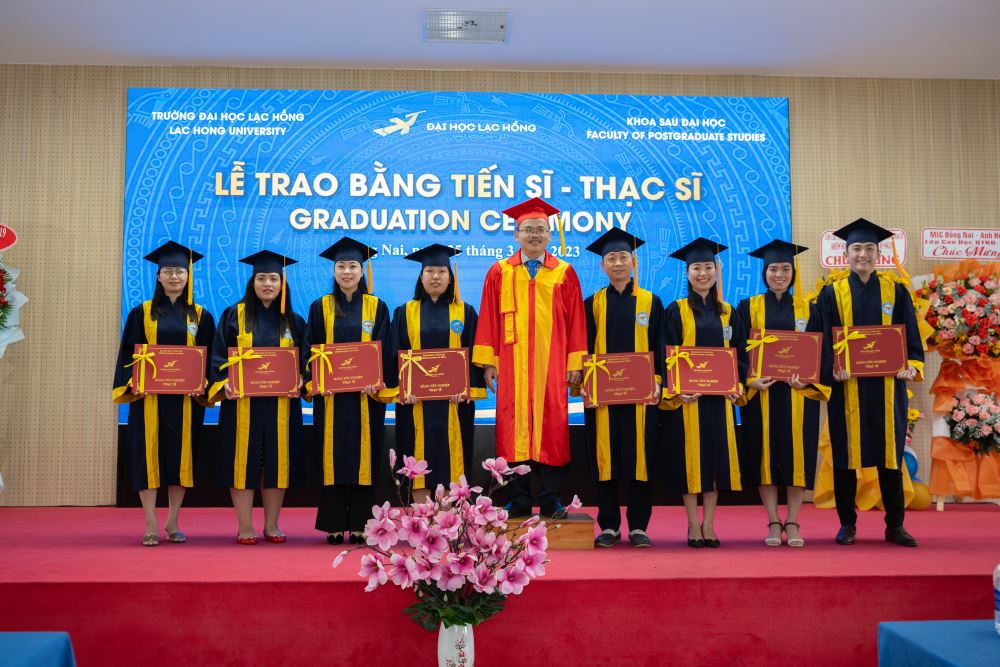 Khoa Sau Đại học chạy đà cho dấu ấn 15 năm