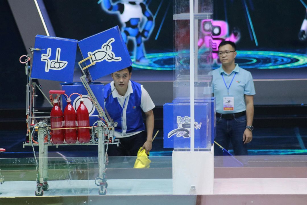 Robocon Lạc Hồng lập kỷ lục, dẫn đầu Top 16 tiến thẳng vào chung kết Robocon Việt Nam 2026